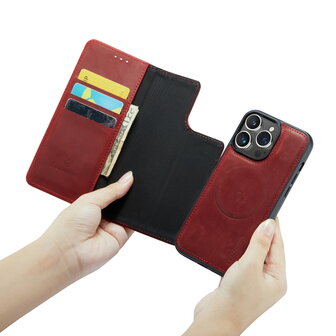 iPhone 15 Pro Max - Crimson Red - 2 in 1 Lederen MagSafe Case